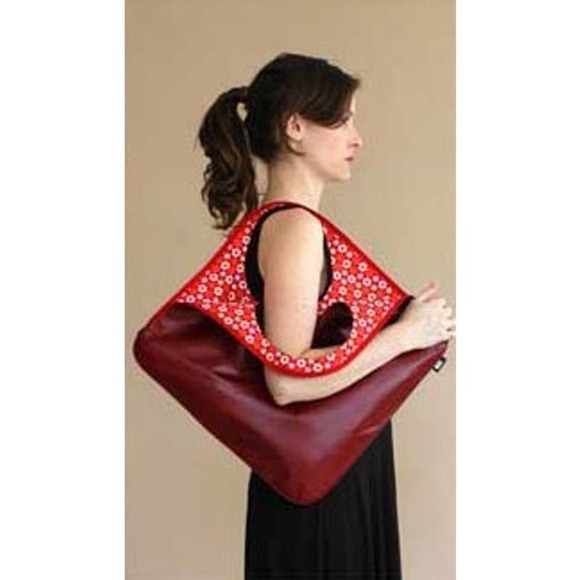 ARZA DESIGN Diamond Shoulder Bag in Grey with Pearl Trim - Picture 3 of 11